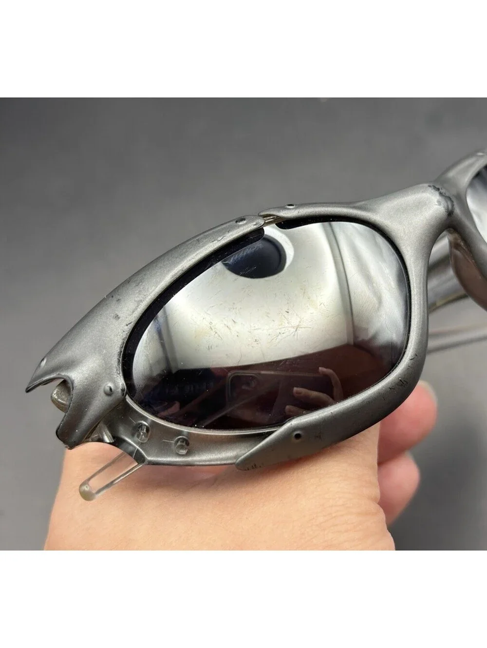 Oakley Plate Dark Silver/Black Iridium Lenses